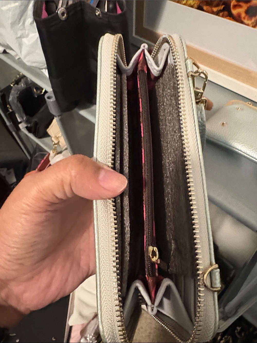 Nicole Lee Metallic Silver Crossbody Wallet 2 in one - Picture 4 of 6